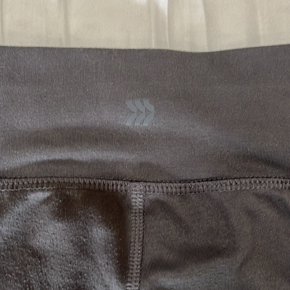 Size L (10/12) Girls All in Motion Gray Leggings with side pockets - Picture 3 of 4